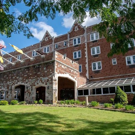 The Albion Summit Hotel Bagian luar foto