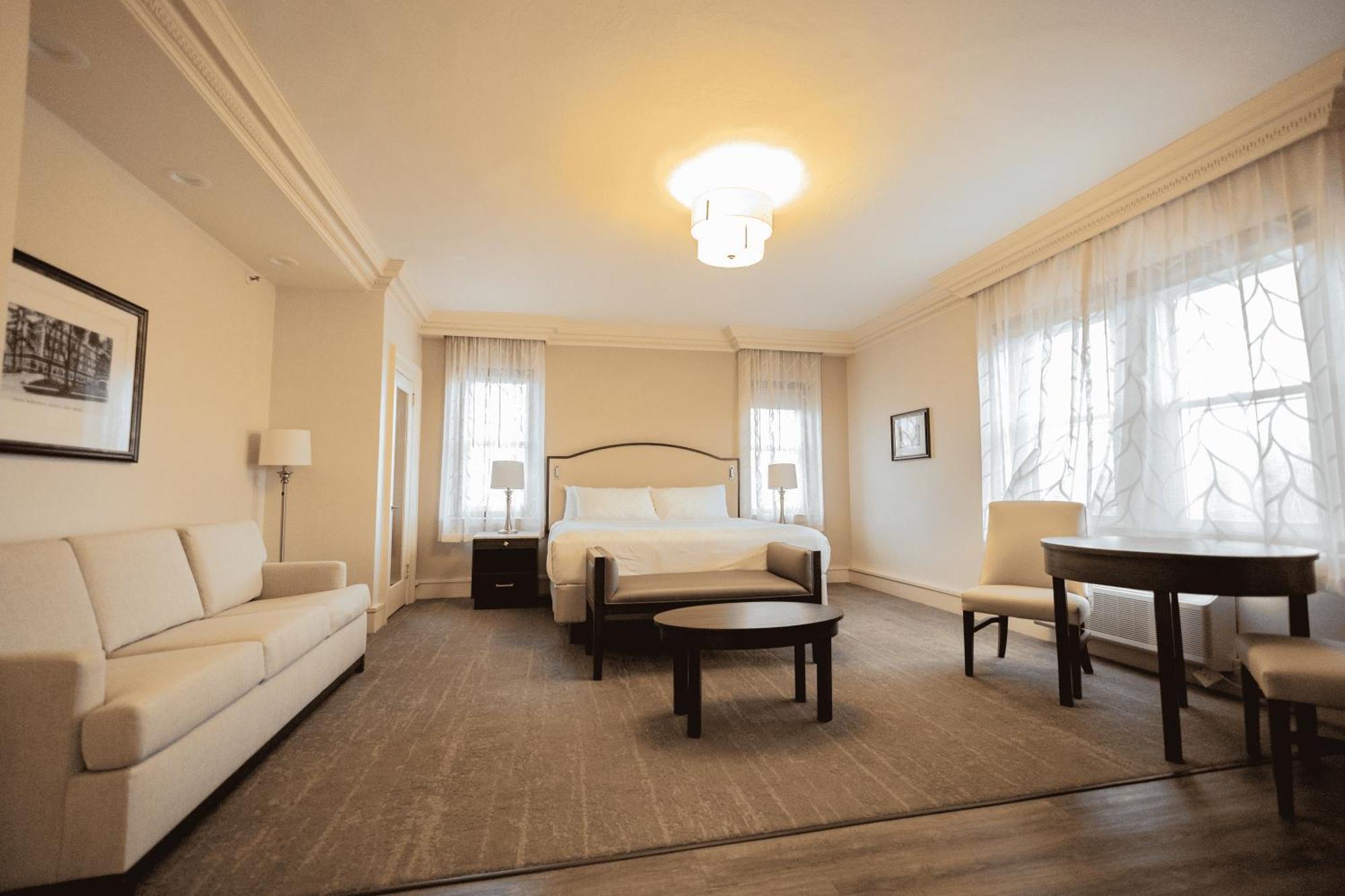The Albion Summit Hotel Bagian luar foto