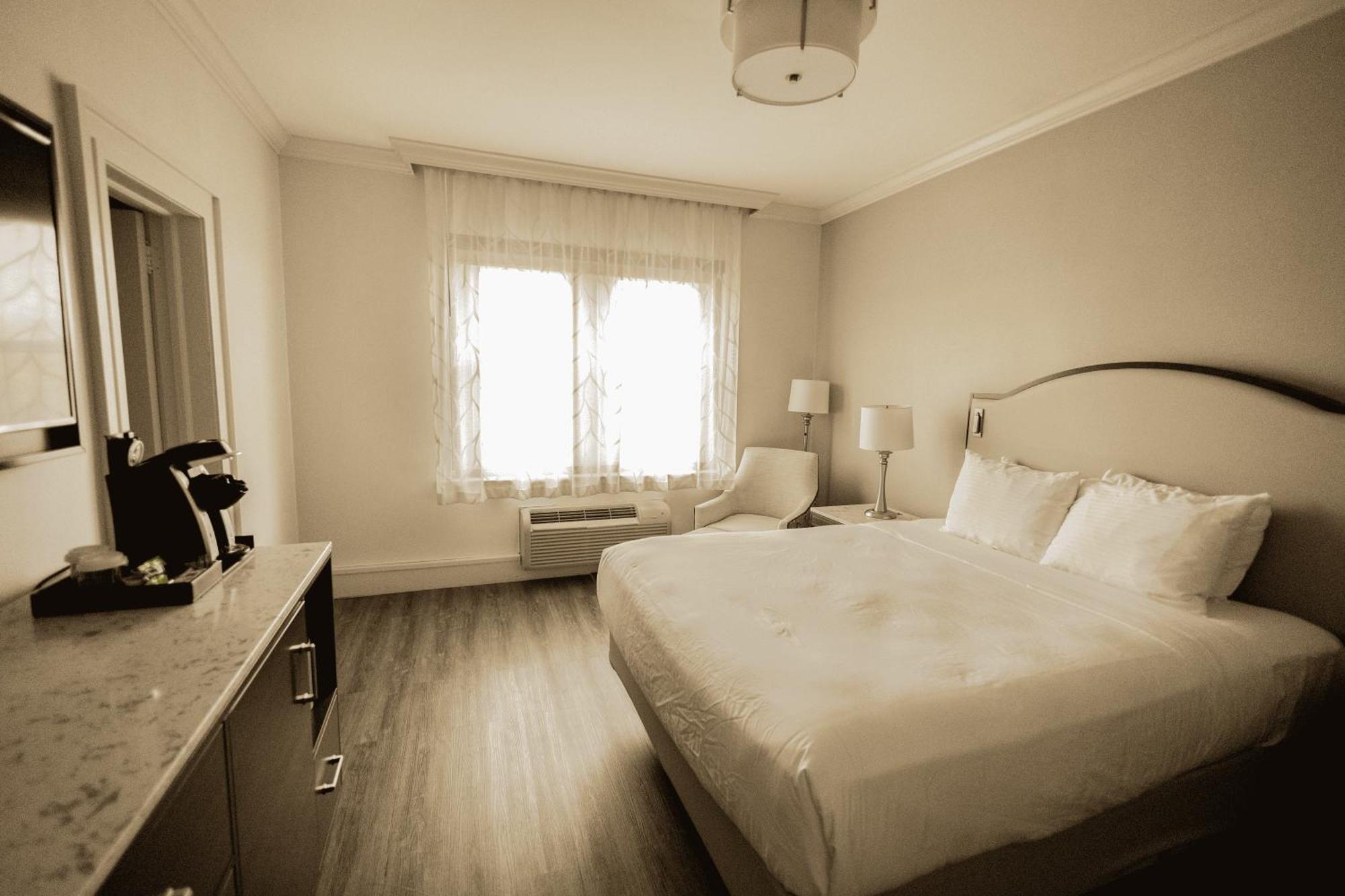 The Albion Summit Hotel Bagian luar foto