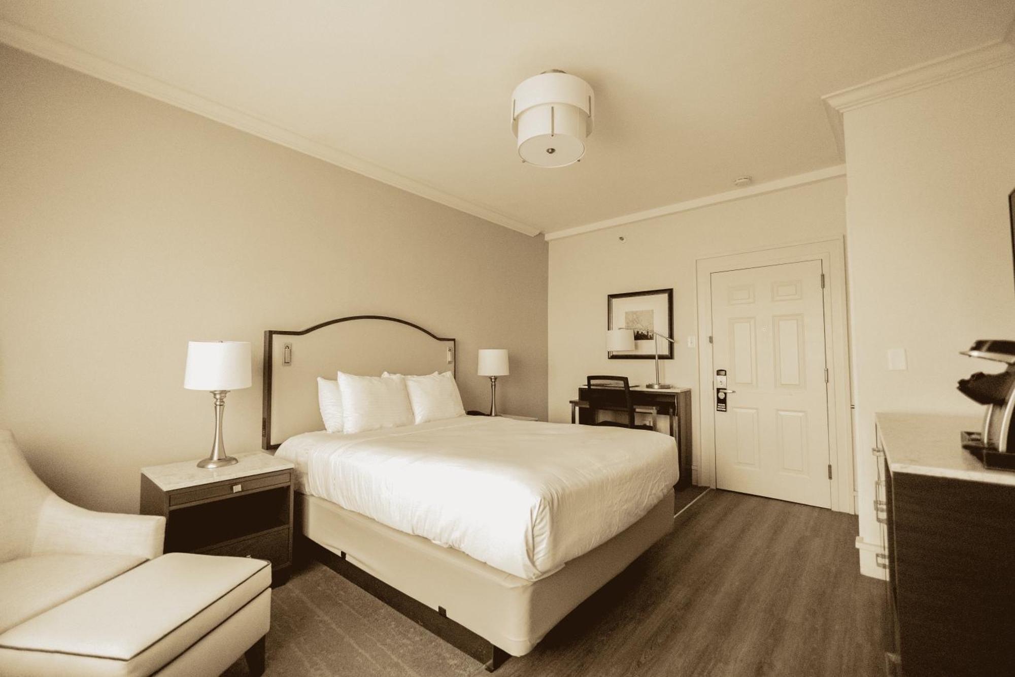 The Albion Summit Hotel Bagian luar foto