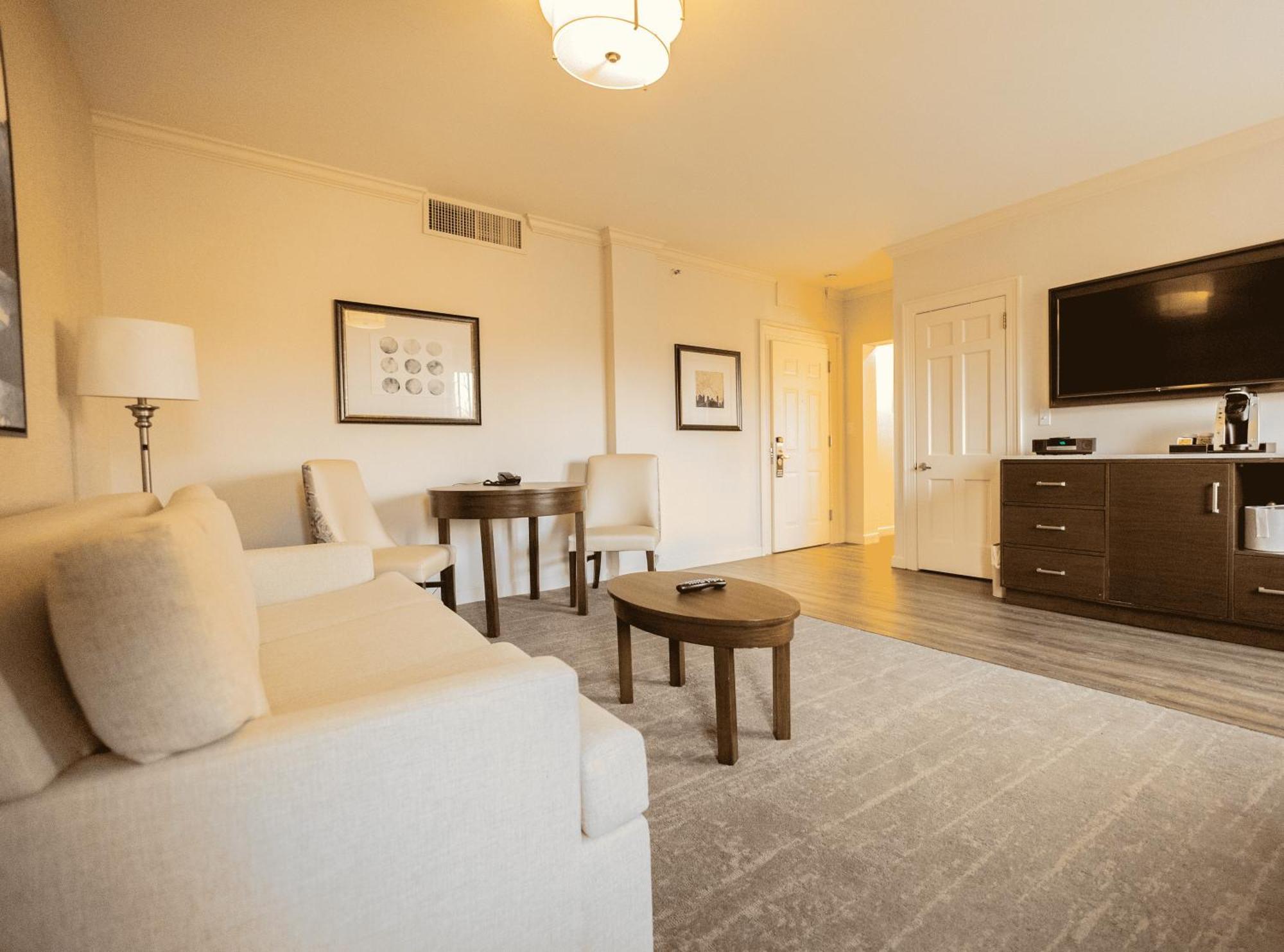 The Albion Summit Hotel Bagian luar foto