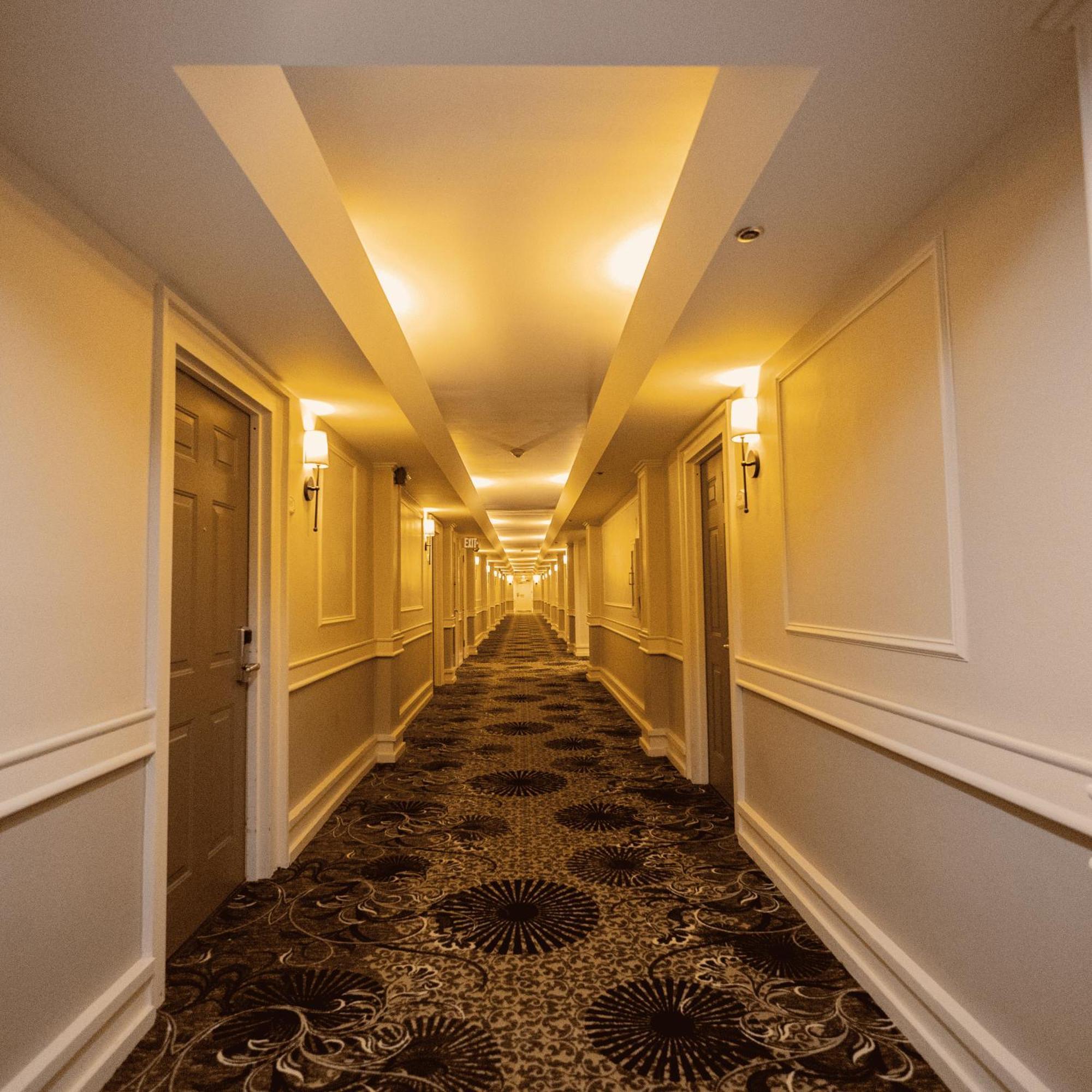 The Albion Summit Hotel Bagian luar foto