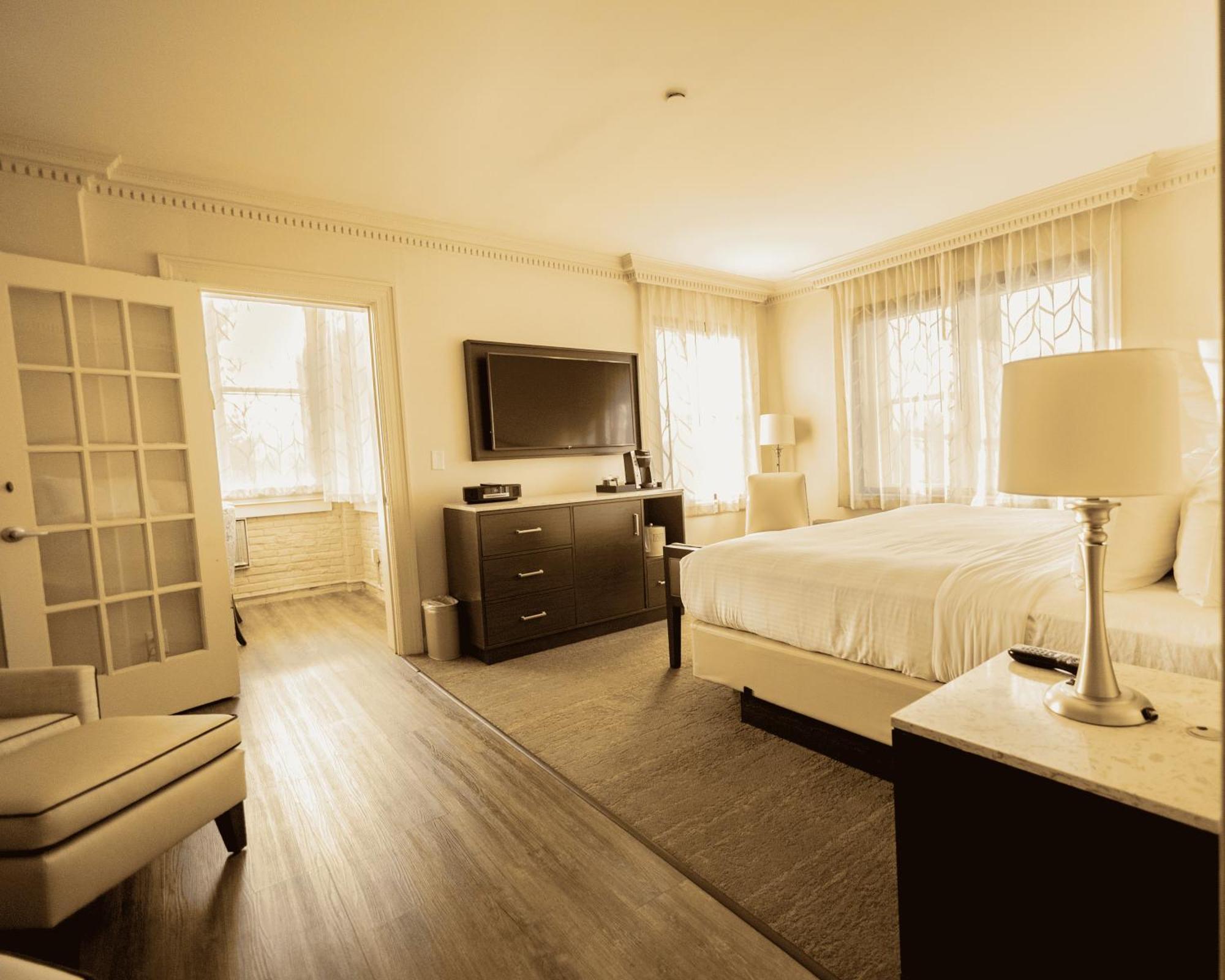 The Albion Summit Hotel Bagian luar foto