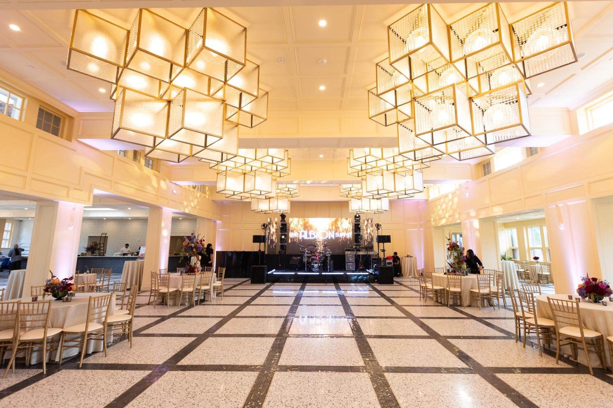 The Albion Summit Hotel Bagian luar foto