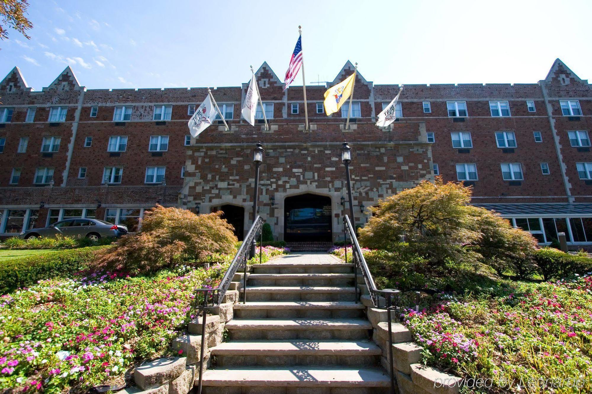 The Albion Summit Hotel Bagian luar foto