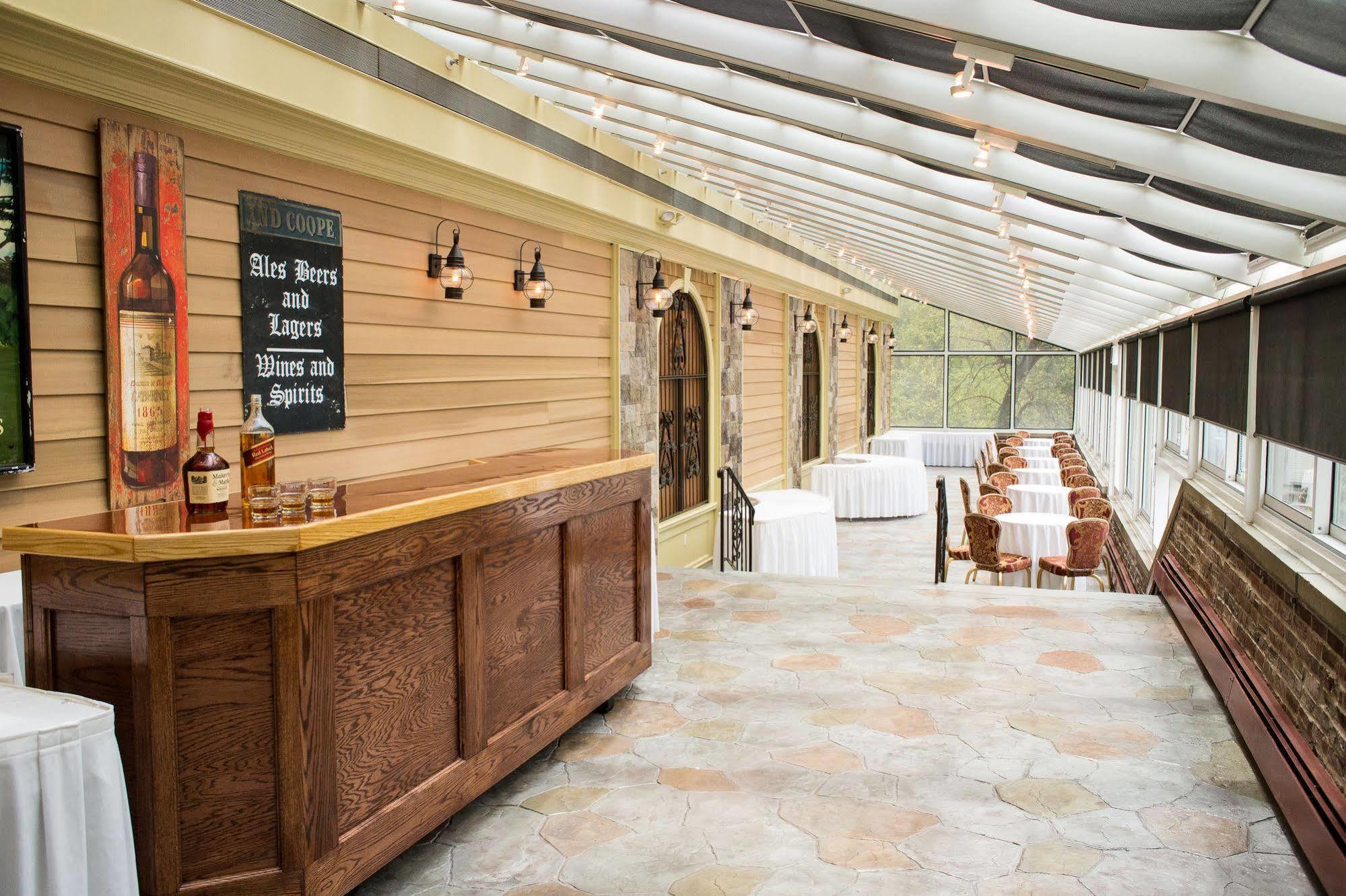 The Albion Summit Hotel Bagian luar foto