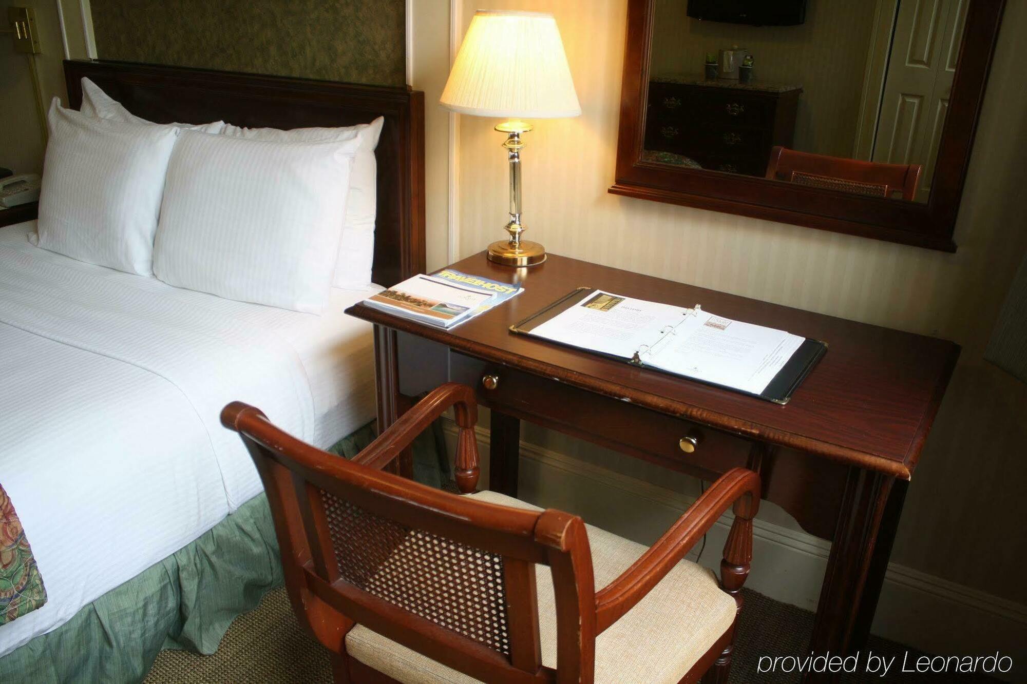 The Albion Summit Hotel Bagian luar foto